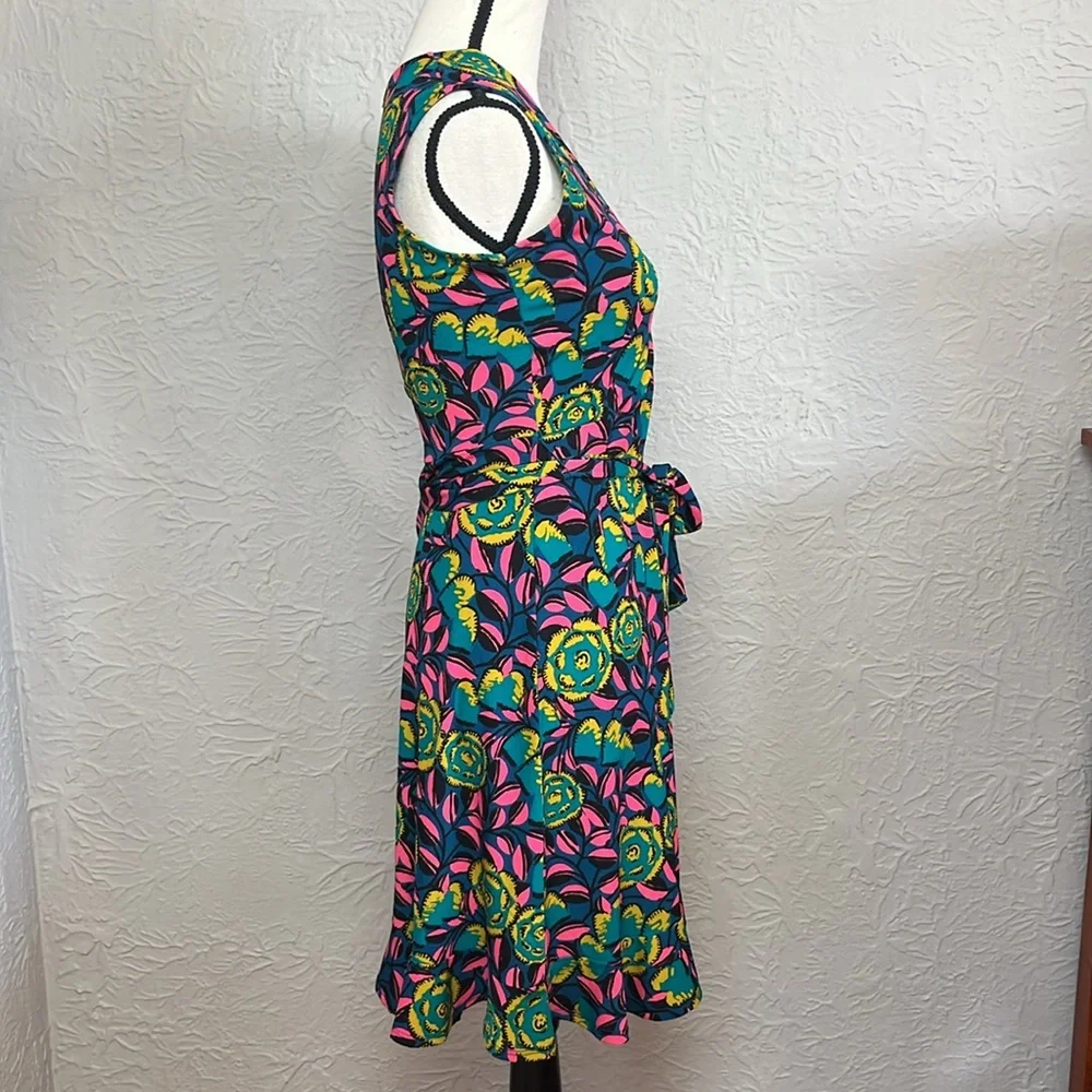 Leota The Perfect Wrap Midi Dress in Marche Fleur - Picture 4 of 13